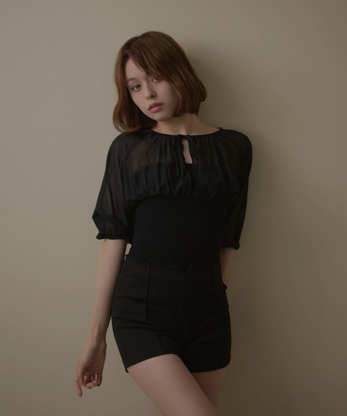 M DOLLY(エムドリー)の「Lulea gather ribbon sheer blouse / ルレアギャザーリボンシアーブラウス(シャツ/ブラウス・レディース・ブラック/ホワイト・FREE)」の7枚目の写真