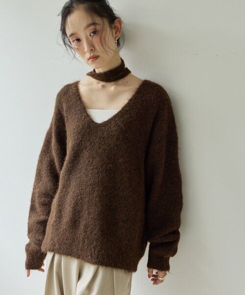 DISCOAT（ディスコート）の「【Noka】チョーカー付Vネックニット《WEB限定》（ニット/セーター・レディース・ブラウン/チャコールグレー/ライトベージュ・FREE）」の3枚目の写真