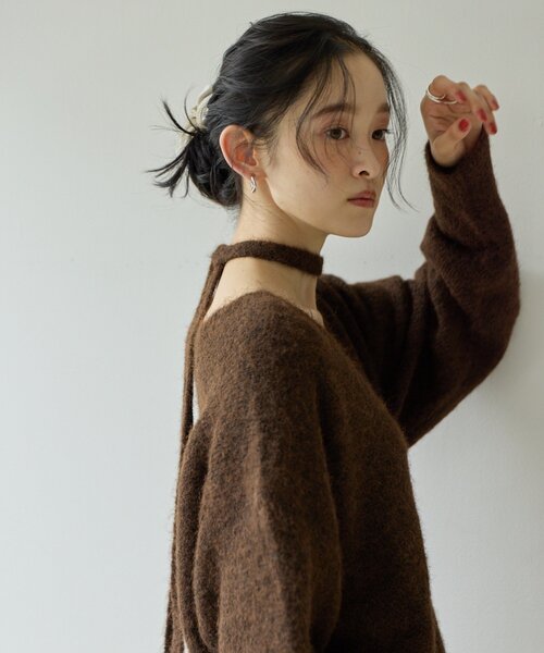 DISCOAT（ディスコート）の「【Noka】チョーカー付Vネックニット《WEB限定》（ニット/セーター・レディース・ブラウン/チャコールグレー/ライトベージュ・FREE）」の17枚目の写真