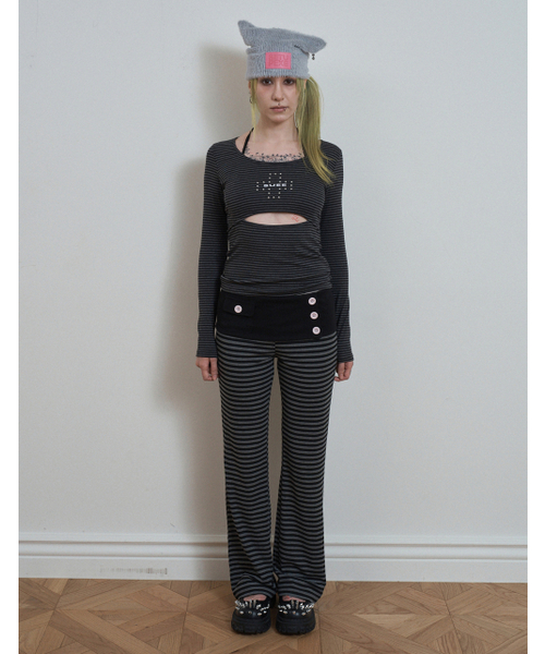 SETUP-EXE(セットアップイーエックスイー)の「STRIPED U-NECK SLIT TEE / ブラック(Tシャツ/カットソー・レディース・その他・OS)」の2枚目の写真