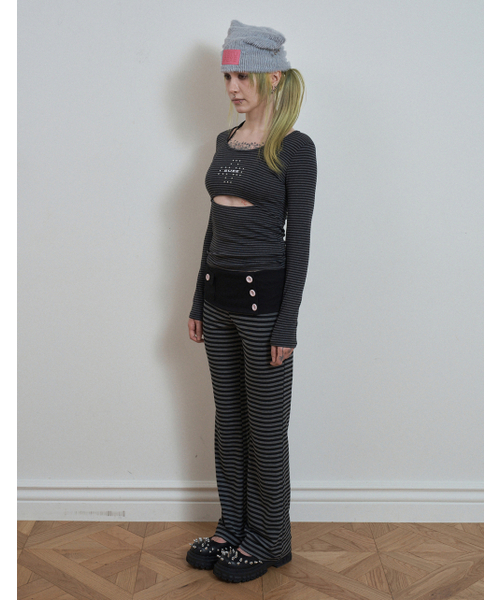 SETUP-EXE(セットアップイーエックスイー)の「STRIPED U-NECK SLIT TEE / ブラック(Tシャツ/カットソー・レディース・その他・OS)」の3枚目の写真