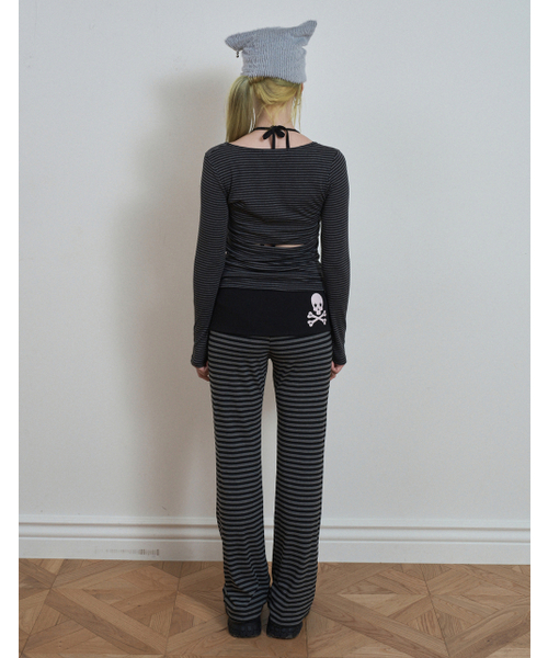 SETUP-EXE(セットアップイーエックスイー)の「STRIPED U-NECK SLIT TEE / ブラック(Tシャツ/カットソー・レディース・その他・OS)」の4枚目の写真