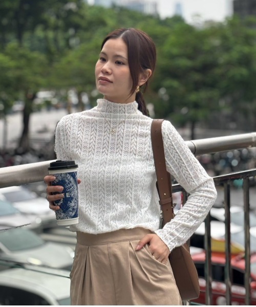 CORNERS(コーナーズ)の「起毛レースハイネックトップス(Tシャツ/カットソー・レディース・ブラック/アイボリー・M)」の9枚目の写真