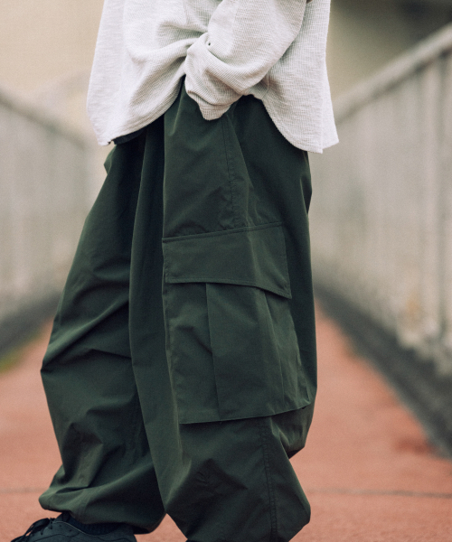 ANGLAN(アングラン)の「Ripstop Snap Cargo Balloon Pants - Khaki(その他パンツ・メンズ・その他・1/02)」の8枚目の写真