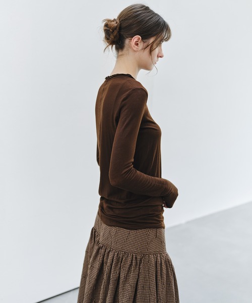 tageechita(タジチタ)の「【tageechita】フリルネック カシミヤ混シアーカットソー(Tシャツ/カットソー・レディース・レッド/ブラウン・L/M/S)」の8枚目の写真