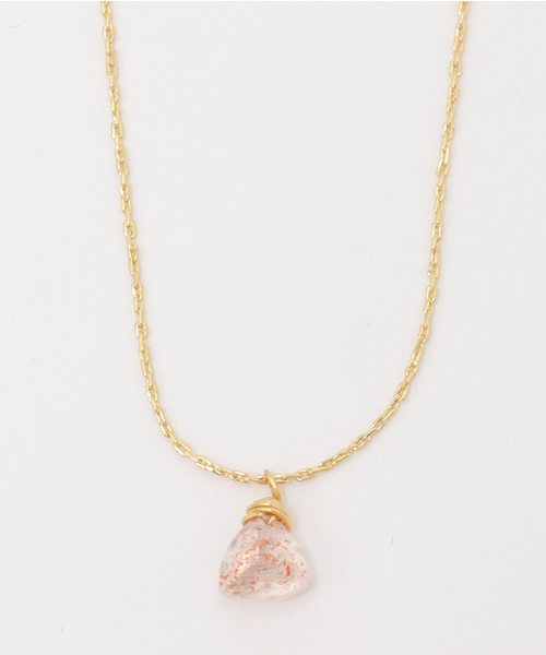 岩座 IWAKURA(イワクラ)の「【岩座】三角石ネックレス(ネックレス・レディース・ブルー/アッシュ/クリア/ダークブルー/オレンジ・FREE)」の4枚目の写真