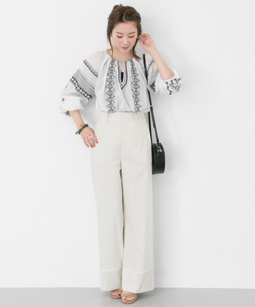 URBAN RESEARCH（アーバンリサーチ）の「サッカーストライプワイドパンツ（その他パンツ・レディース・ベージュ/ブルー・36/38）」の4枚目の写真