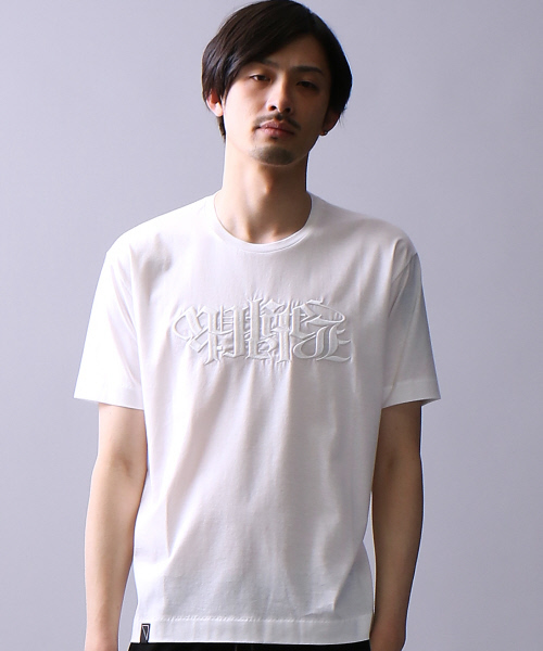 5351 POUR LES HOMMES(ゴーサンゴーイチプールオム)の「エンブレム刺繍ビッグTシャツ(Tシャツ/カットソー・メンズ・オフホワイト/ブラック・48/44/46)」の1枚目の写真