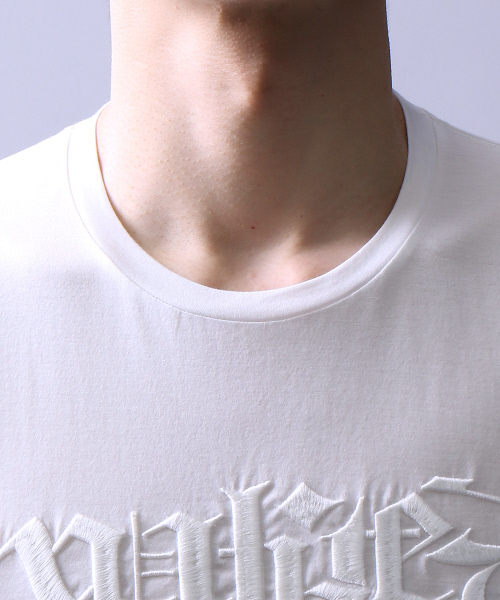 5351 POUR LES HOMMES(ゴーサンゴーイチプールオム)の「エンブレム刺繍ビッグTシャツ(Tシャツ/カットソー・メンズ・オフホワイト/ブラック・48/44/46)」の11枚目の写真