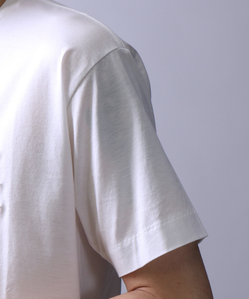 5351 POUR LES HOMMES(ゴーサンゴーイチプールオム)の「エンブレム刺繍ビッグTシャツ(Tシャツ/カットソー・メンズ・オフホワイト/ブラック・48/44/46)」の3枚目の写真