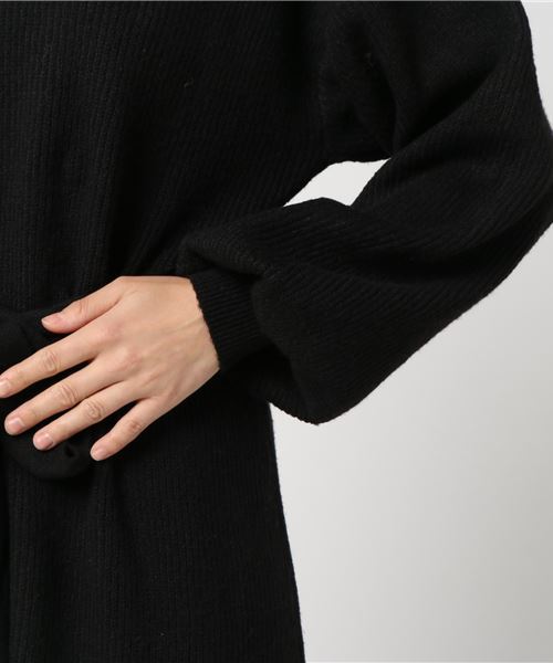 earth music&ecology（アースミュージックアンドエコロジー）の「・サッシュベルト付きドルマンスリーブニットワンピース（ワンピース・レディース・オフホワイト/ライトグレー/ブラック・FREE）」の7枚目の写真