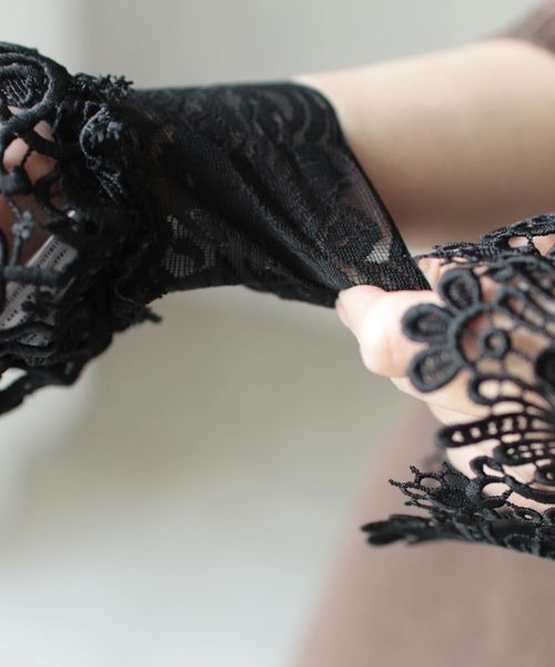 cawaii（カワイイ）の「手元をエレガントに魅せる黒レースの付け袖（付け襟・レディース・ブラック・FREE）」の8枚目の写真