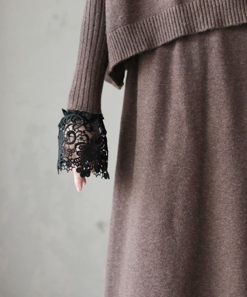 cawaii（カワイイ）の「手元をエレガントに魅せる黒レースの付け袖（付け襟・レディース・ブラック・FREE）」の10枚目の写真