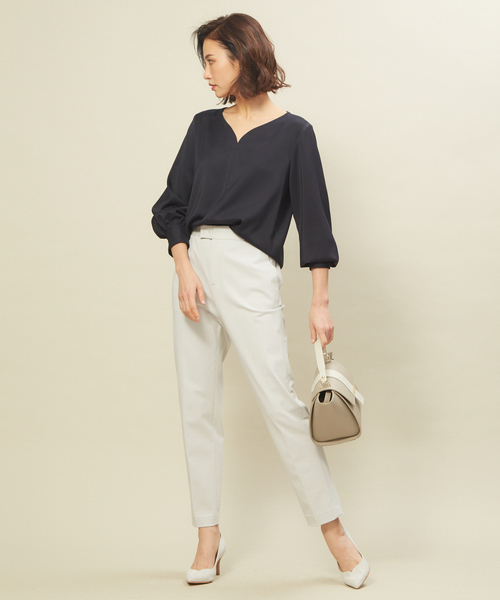 Au BANNISTER(オゥバニスター)の「SaffreeVカットハイヒールパンプス(パンプス・レディース・ブラック/オフホワイト/ピンクベージュ/グリーン・39/35/37/36/40/38/34)」の6枚目の写真