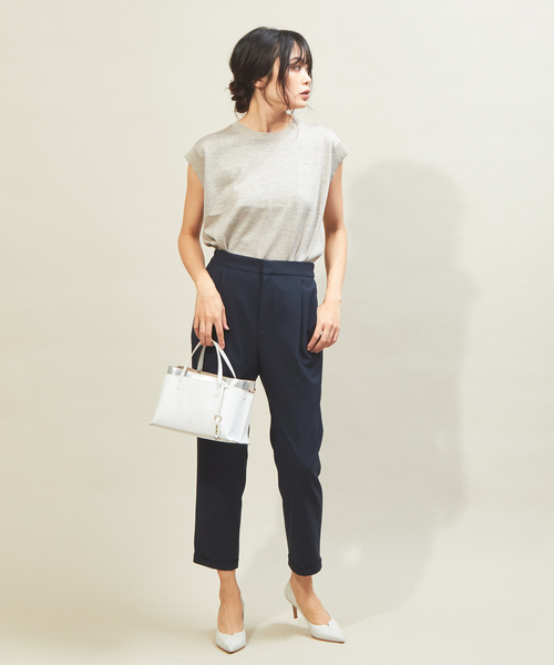 Au BANNISTER(オゥバニスター)の「SaffreeVカットハイヒールパンプス(パンプス・レディース・ブラック/オフホワイト/ピンクベージュ/グリーン・39/35/37/36/40/38/34)」の5枚目の写真