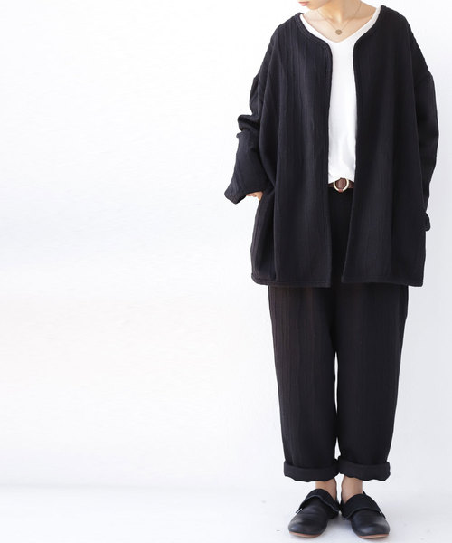 antiqua（アンティカ）の「立体柄ノーカラーカーディガン（カーディガン/ボレロ・レディース・ブラック・FREE）」の4枚目の写真