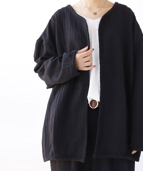 antiqua（アンティカ）の「立体柄ノーカラーカーディガン（カーディガン/ボレロ・レディース・ブラック・FREE）」の6枚目の写真