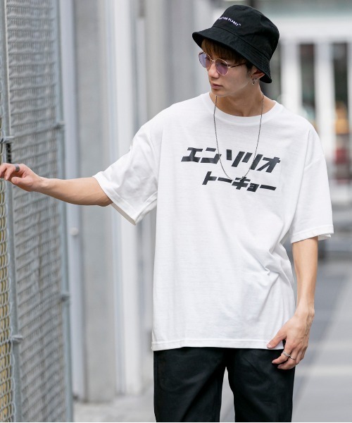 En serio TOKYO（エンソリオトーキョー）の「カタカナロゴ バックフォトプリント ビッグシルエット Tシャツ【FAST TOWN】（Tシャツ/カットソー・メンズ・ブラック/オフホワイト/サンドベージュ/スモークピンク・LL/S/M/L）」の6枚目の写真