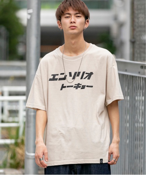 En serio TOKYO（エンソリオトーキョー）の「カタカナロゴ バックフォトプリント ビッグシルエット Tシャツ【FAST TOWN】（Tシャツ/カットソー・メンズ・ブラック/オフホワイト/サンドベージュ/スモークピンク・LL/S/M/L）」の18枚目の写真