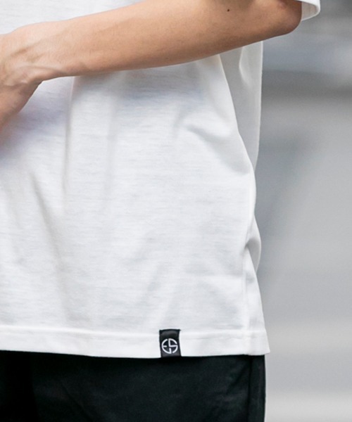 En serio TOKYO（エンソリオトーキョー）の「カタカナロゴ バックフォトプリント ビッグシルエット Tシャツ【FAST TOWN】（Tシャツ/カットソー・メンズ・ブラック/オフホワイト/サンドベージュ/スモークピンク・LL/S/M/L）」の9枚目の写真