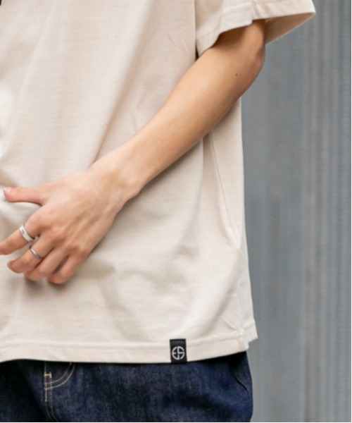 En serio TOKYO（エンソリオトーキョー）の「カタカナロゴ バックフォトプリント ビッグシルエット Tシャツ【FAST TOWN】（Tシャツ/カットソー・メンズ・ブラック/オフホワイト/サンドベージュ/スモークピンク・LL/S/M/L）」の20枚目の写真