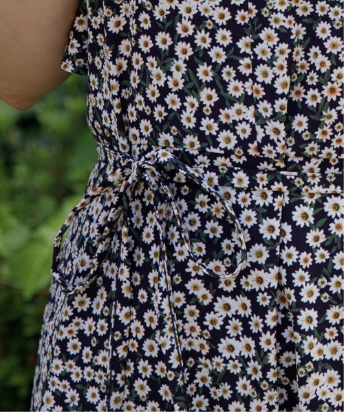 flower（フラワー）の「リラックスフラワーズワンピース（ワンピース・レディース・ネイビー/カーキ・FREE）」の15枚目の写真
