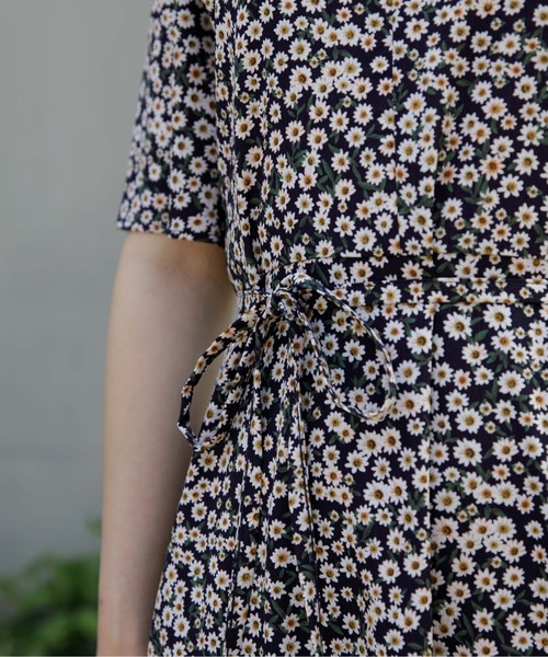flower（フラワー）の「リラックスフラワーズワンピース（ワンピース・レディース・ネイビー/カーキ・FREE）」の9枚目の写真