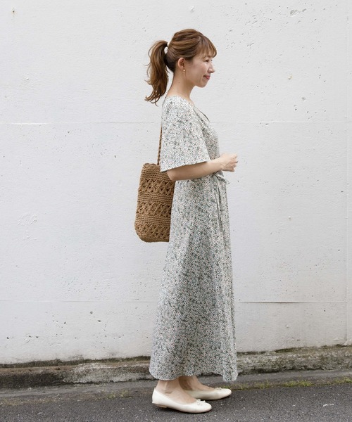 flower（フラワー）の「リラックスフラワーズワンピース（ワンピース・レディース・ネイビー/カーキ・FREE）」の4枚目の写真