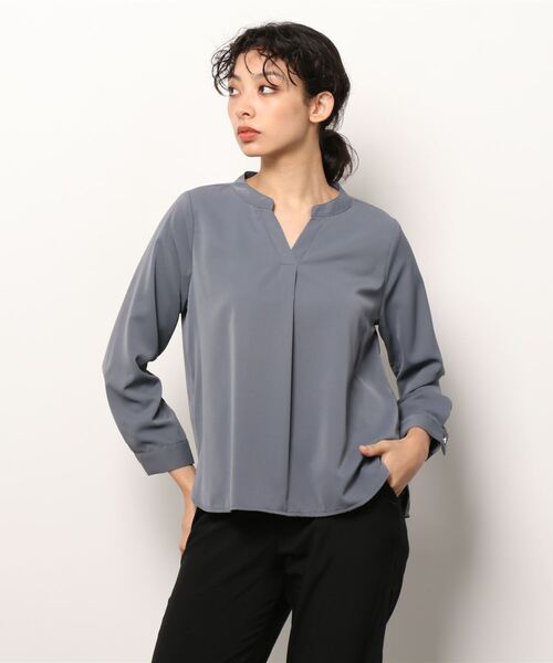 TRUDEA(トルディア)の「とろみスキッパーブラウス(シャツ/ブラウス・レディース・ピンクベージュ/ミント/ベージュ/サックスブルー/ブラウン/ホワイト/ブルー/グレイッシュベージュ/ブラック/ライトグレー/チャコールグレー/グレー・MEDIUM/LARGE)」の5枚目の写真