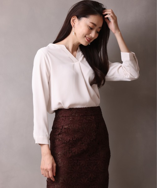 TRUDEA(トルディア)の「とろみスキッパーブラウス(シャツ/ブラウス・レディース・ピンクベージュ/ミント/ベージュ/サックスブルー/ブラウン/ホワイト/ブルー/グレイッシュベージュ/ブラック/ライトグレー/チャコールグレー/グレー・MEDIUM/LARGE)」の7枚目の写真