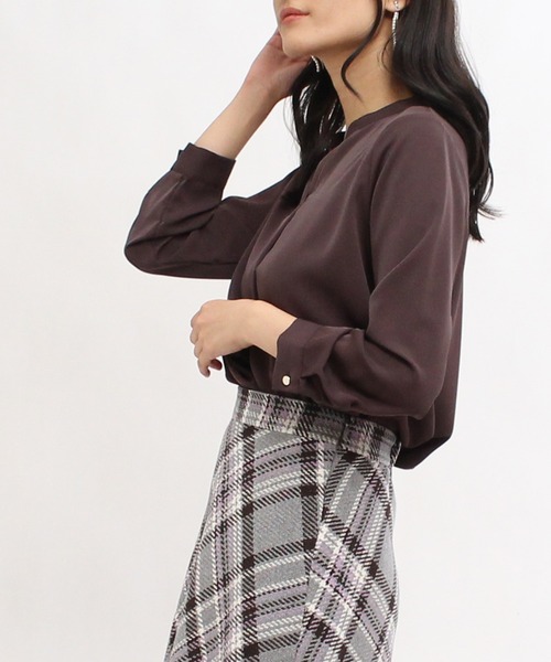 TRUDEA(トルディア)の「とろみスキッパーブラウス(シャツ/ブラウス・レディース・ピンクベージュ/ミント/ベージュ/サックスブルー/ブラウン/ホワイト/ブルー/グレイッシュベージュ/ブラック/ライトグレー/チャコールグレー/グレー・MEDIUM/LARGE)」の6枚目の写真