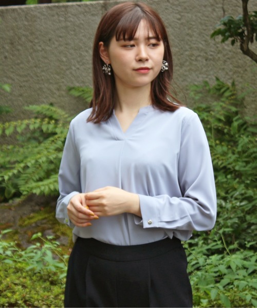 TRUDEA(トルディア)の「とろみスキッパーブラウス(シャツ/ブラウス・レディース・ピンクベージュ/ミント/ベージュ/サックスブルー/ブラウン/ホワイト/ブルー/グレイッシュベージュ/ブラック/ライトグレー/チャコールグレー/グレー・MEDIUM/LARGE)」の10枚目の写真
