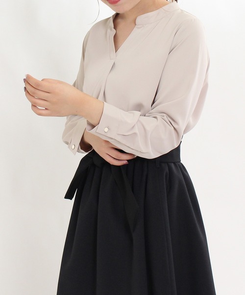 TRUDEA(トルディア)の「とろみスキッパーブラウス(シャツ/ブラウス・レディース・ピンクベージュ/ミント/ベージュ/サックスブルー/ブラウン/ホワイト/ブルー/グレイッシュベージュ/ブラック/ライトグレー/チャコールグレー/グレー・MEDIUM/LARGE)」の8枚目の写真