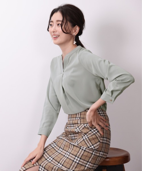 TRUDEA(トルディア)の「とろみスキッパーブラウス(シャツ/ブラウス・レディース・ピンクベージュ/ミント/ベージュ/サックスブルー/ブラウン/ホワイト/ブルー/グレイッシュベージュ/ブラック/ライトグレー/チャコールグレー/グレー・MEDIUM/LARGE)」の9枚目の写真