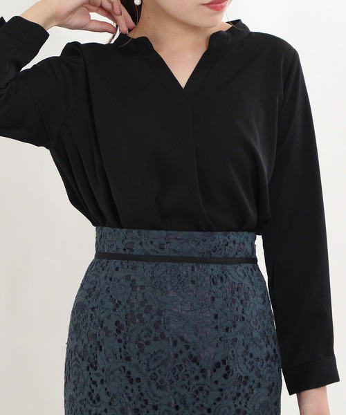 TRUDEA(トルディア)の「とろみスキッパーブラウス(シャツ/ブラウス・レディース・ピンクベージュ/ミント/ベージュ/サックスブルー/ブラウン/ホワイト/ブルー/グレイッシュベージュ/ブラック/ライトグレー/チャコールグレー/グレー・MEDIUM/LARGE)」の2枚目の写真