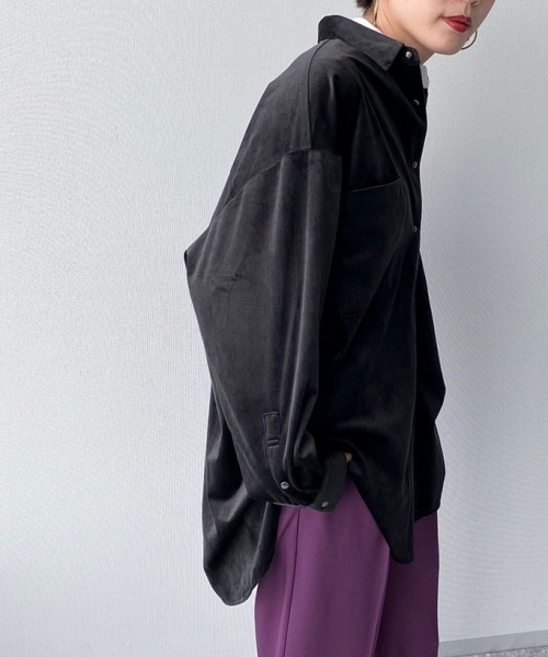 PAGEBOY（ページボーイ）の「ベルベットBIGシャツ（シャツ/ブラウス・レディース・グレイッシュベージュ/ブルー系その他/ブラック/ブラウン・FREE）」の2枚目の写真
