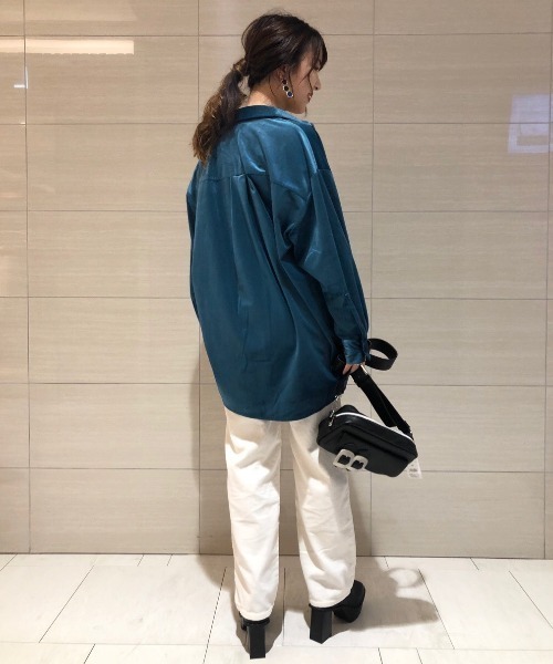 PAGEBOY（ページボーイ）の「ベルベットBIGシャツ（シャツ/ブラウス・レディース・グレイッシュベージュ/ブルー系その他/ブラック/ブラウン・FREE）」の7枚目の写真