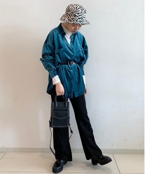 PAGEBOY（ページボーイ）の「ベルベットBIGシャツ（シャツ/ブラウス・レディース・グレイッシュベージュ/ブルー系その他/ブラック/ブラウン・FREE）」の10枚目の写真