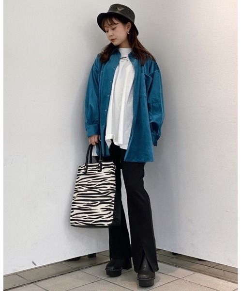 PAGEBOY（ページボーイ）の「ベルベットBIGシャツ（シャツ/ブラウス・レディース・グレイッシュベージュ/ブルー系その他/ブラック/ブラウン・FREE）」の12枚目の写真