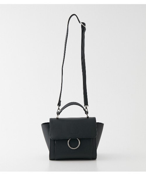 AZUL by moussy（アズールバイマウジー）の「RING FLAP BAG/リングフラップバッグ（ショルダーバッグ・レディース・ブラック/ブラック系その他/ベージュ系その他・FREE）」の2枚目の写真