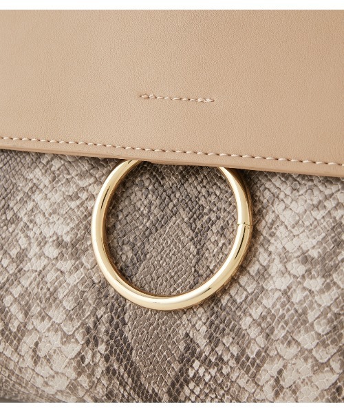 AZUL by moussy（アズールバイマウジー）の「RING FLAP BAG/リングフラップバッグ（ショルダーバッグ・レディース・ブラック/ブラック系その他/ベージュ系その他・FREE）」の16枚目の写真