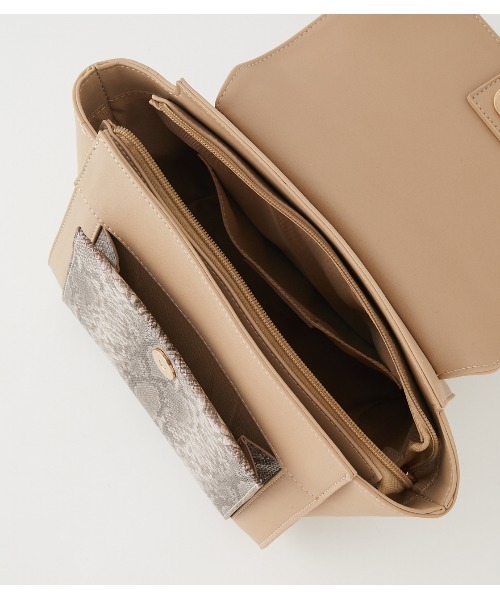 AZUL by moussy（アズールバイマウジー）の「RING FLAP BAG/リングフラップバッグ（ショルダーバッグ・レディース・ブラック/ブラック系その他/ベージュ系その他・FREE）」の17枚目の写真