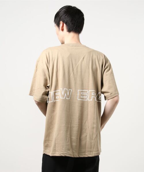 NEW ERA(ニューエラ)の「NEWERA/ニューエラ ビックシルエット バックロゴプリントTシャツ 12830029(Tシャツ/カットソー・メンズ・ベージュ・M/L/XL)」の2枚目の写真
