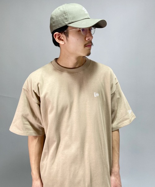 NEW ERA(ニューエラ)の「NEWERA/ニューエラ ビックシルエット バックロゴプリントTシャツ 12830029(Tシャツ/カットソー・メンズ・ベージュ・M/L/XL)」の7枚目の写真