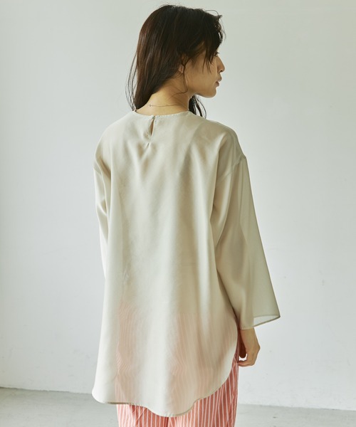 audrey and john wad（オードリーアンドジョンワッド）の「【Audrey and John Wad】シアーサテンプルオーバーブラウス-ウォッシャブル-（シャツ/ブラウス・レディース・ベージュ/ホワイト/グリーン系その他・FREE）」の2枚目の写真