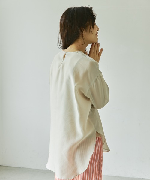 audrey and john wad（オードリーアンドジョンワッド）の「【Audrey and John Wad】シアーサテンプルオーバーブラウス-ウォッシャブル-（シャツ/ブラウス・レディース・ベージュ/ホワイト/グリーン系その他・FREE）」の4枚目の写真