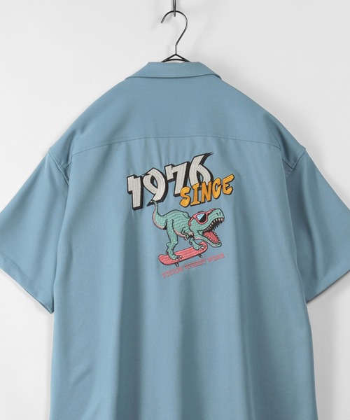 VISION STREET WEAR（ヴィジョンストリートウェア）の「【VISION STREET WEAR/ヴィジョンストリートウェア】恐竜＆カセットテープ イラスト刺繍シャツ（シャツ/ブラウス・メンズ・ライトブルー/ブラック/ベージュ/サックスブルー/アイボリー/ライトパープル・M/L）」の4枚目の写真