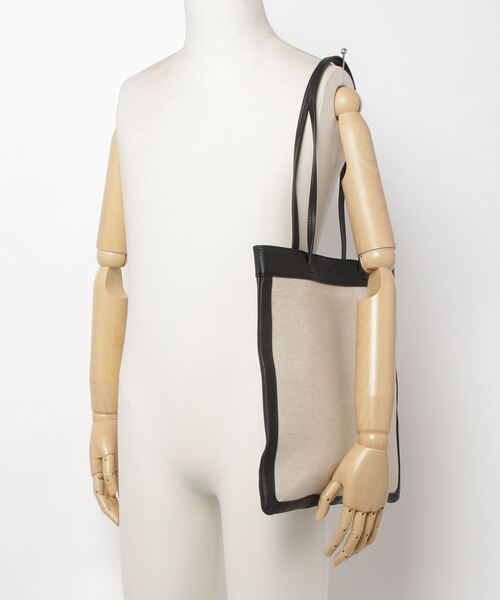 Banana Republic（バナナリパブリック）の「エフォートレストートバッグ（トートバッグ・レディース・ナチュラル・ONE SIZE）」の2枚目の写真