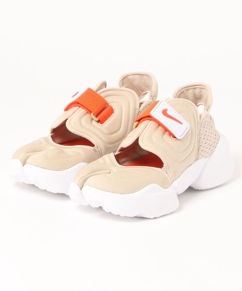 NIKE（ナイキ）の「(NIKE)ナイキ　アクア　リフト（スニーカー・レディース・ホワイト/ベージュ・23/25.0/26.0/24.0）」の2枚目の写真