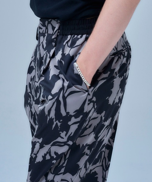 UNITED TOKYO(ユナイテッドトウキョウ)の「リーフプリントスラックス(スラックス・メンズ・ブラウン/グレー・1/2/3)」の20枚目の写真